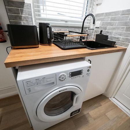Ferienwohnung Seaside Retreat: Luxury 1-Bed, Free Parking Portsmouth Exterior foto